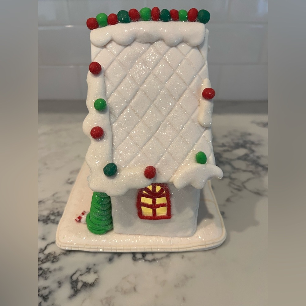 Valerie Parr Hill White Gingerbread House Illuminated Classic Retired - Picture 4 of 11